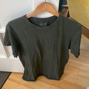 Patagonia slate colored tee